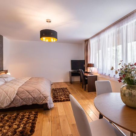 Archa Hotel 奥洛穆茨 外观 照片